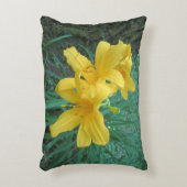 Yellow Lilies アクセントクッション (正面(垂直))