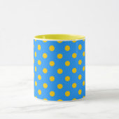 Yellow On Blue Polka Dots Pattern Design マグカップ (中央)