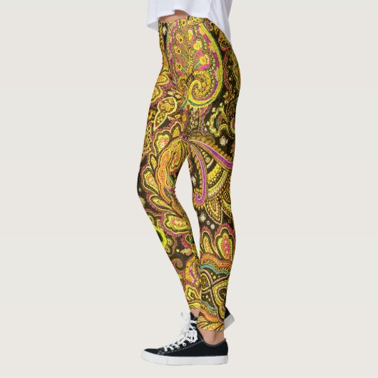 Yellow Paisley Design on Black レギンス (左)