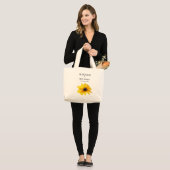 YELLOW PERRINIALS FLORAL BLOOMING CANVAS TOTE ラージトートバッグ (正面(モデル))