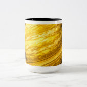 Yellow Planet with Rings ツートーンマグカップ (中央)