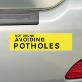 YELLOW Pothole Bumper Sticker – Not Drunk Avoiding バンパーステッカー (車上)