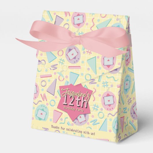 Yellow Retro Gaming Virtual Pet Birthday フェイバーボックス (正面サイド)