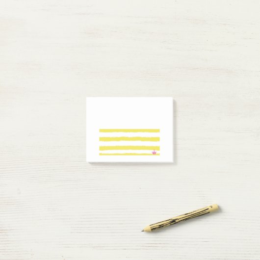 Yellow stripes and a pink crown Post-It Notes ポストイット (デスク上)