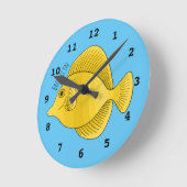 Yellow tang fish cartoon illustration  ラウンド壁時計 (傾斜)
