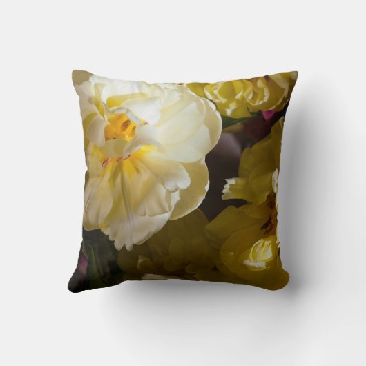 Yellow tulip photo クッション (裏面)