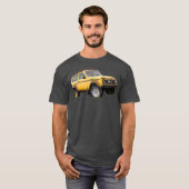 Yellow wrecked and abandoned Lada Niva car Tシャツ (正面フル)