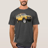 Yellow wrecked and abandoned Lada Niva car Tシャツ (正面)