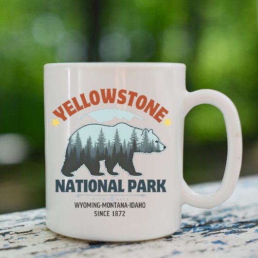Yellowstone Bear – Sip the Spirit of the Wild コーヒーマグカップ