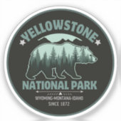 Yellowstone Bear Sticker – Explore the Wild Outdoo シール (正面)