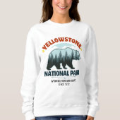 Yellowstone Wilderness Bear - Cozy Outdoor Vibes  スウェットシャツ (正面)