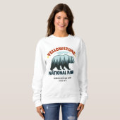 Yellowstone Wilderness Bear - Cozy Outdoor Vibes  スウェットシャツ (正面フル)