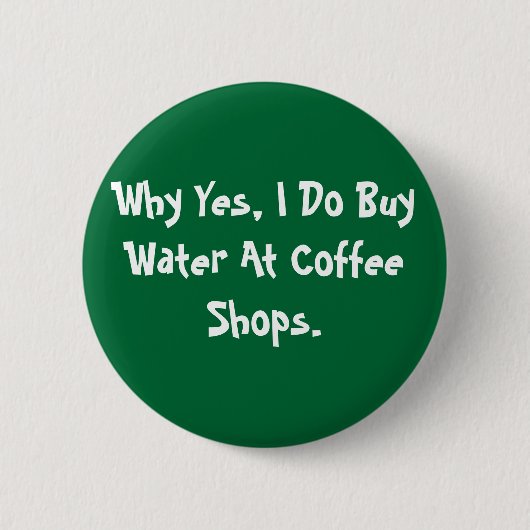 Yesが喫茶店で、私水をなぜ買うか 缶バッジ (正面)