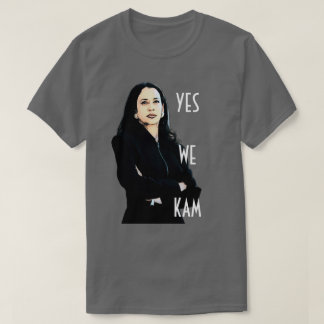 YesウカムカマラハリスTシャツ Tシャツ