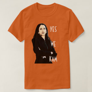 YesウカムカマラハリスTシャツ Tシャツ
