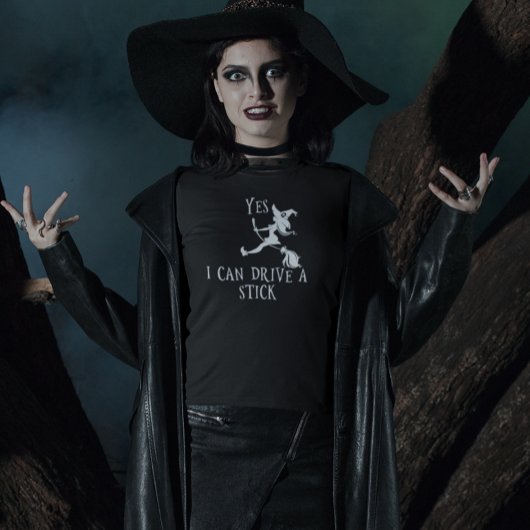 Yes私はスティック魔女ハロウィンを駆動できるおもしろい Tシャツ