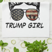 Yes私はトランプガールそれを乗り越える – トランプ2024 Elec キッチンタオル (折り畳み)