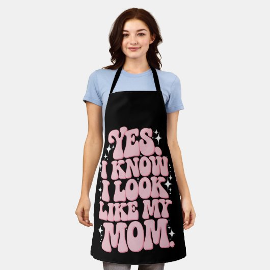 Yes私は私の母のように見えるGroovy母の日 エプロン (着用した状態)