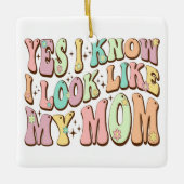 Yes私は私の母の日Groovyのように見えることを知っている セラミックオーナメント (正面)