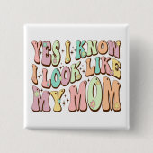 Yes私は私の母の日Groovyのように見えることを知っている 缶バッジ (正面)