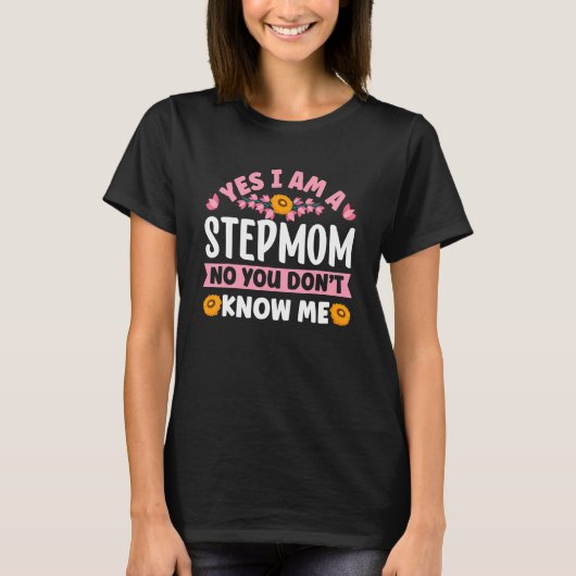 Yes私は義理の母ではない私の女の子Sを知らない Tシャツ (正面)