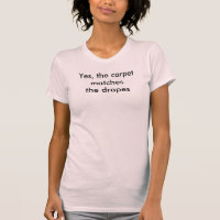 Yes、カーペットはドレープTシャツにマッチ