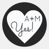 Yes！愛のハート+新郎新婦のイニシャル結婚 ラウンドシール (正面)