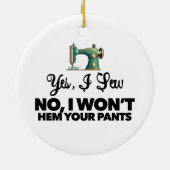 YES、私は縫うノー、私はあなたのズボンの裾を取らないおもしろい裁縫 セラミックオーナメント (裏面)