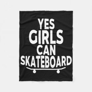 Yes Girls Can Skateboard - Funny Skateboarding  フリースブランケット