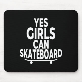 Yes Girls Can Skateboard - Funny Skateboarding  マウスパッド
