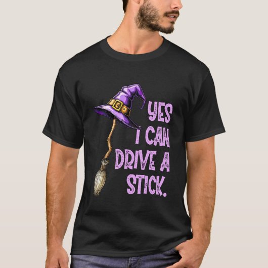Yes I Can Drive A Stick Funny Witch Hat Halloween  Tシャツ (正面)