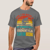 Yes I Do Have A Retirement Plan Skiing Funny Tシャツ (正面)