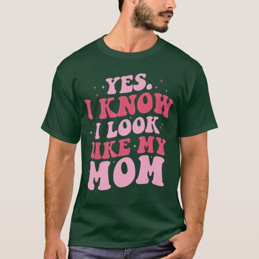 Yes I Know I Look Like My Mom Funny Daughter Mothe Tシャツ (正面)