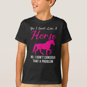 YesIが馬に乗る馬の匂いおもしろいを嗅ぐ Tシャツ