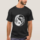 Yin Yang Koi Fish Art Tee – Elegant Ink Drawing De Tシャツ (正面)