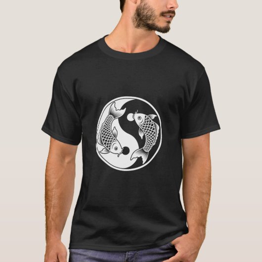 Yin Yang Koi Fish Art Tee – Elegant Ink Drawing De Tシャツ (正面)