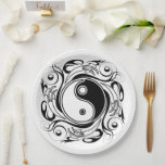 Yin & Yang Symbol Black and White Tattoo Style ペーパープレート<br><div class="desc">Decorative Ying Yang Symbol Psychedelic Black and White Tattoo Style Art Design. Originally created with Hi Quality Vector Graphic Art Copyright BluedakArt TheChameleonArt.</div>