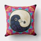 YinYangのハト派議員が付いているサイケデリックなクッション クッション (裏面)