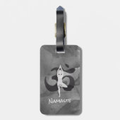 YOGAインストラクター水彩瞑想ポーズオムサイン ラゲッジタグ (裏面縦)