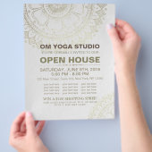 YOGAスタジオオープンハウスゴールドフォイルマンダラフラワー チラシ (手)