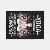 Yoga Because Punching People Is Wrong フリースブランケット (正面(横))