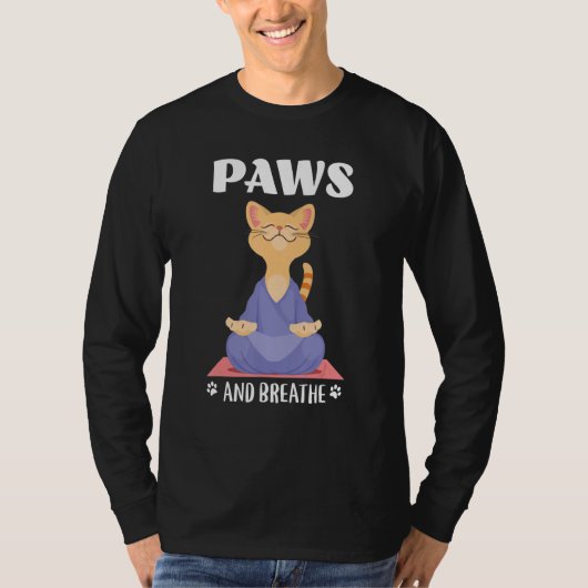 Yoga Cat Cute Paws And Breathe Tシャツ (正面)