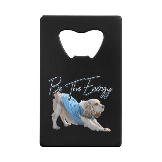 Yoga Downtown Dog – エネルギー引用文 クレジットカード栓抜き (正面)