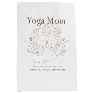 Yoga Mom Breathing Through Motherhood ミディアムペーパーバッグ