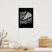 Yoga Now Pizza Later-おもしろいフィットネス ポスター (キッチン)