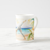 Yoga Position by the beach ボーンチャイナマグカップ (正面右)