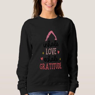 Yoga Quote For Women Cute Yoga Saying Inhale Love スウェットシャツ
