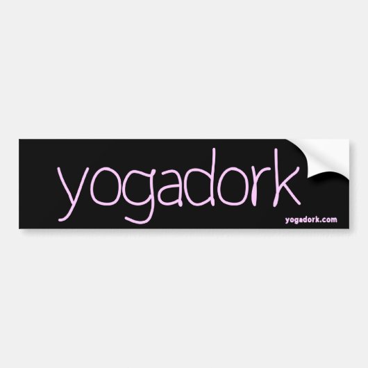 yogadorkのバンパーステッカー-黒及びピンク バンパーステッカー (正面)