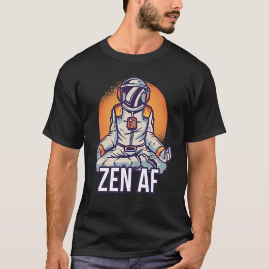 Yogi Spaceman Yoga Astronaut Zen Af Yoga Tシャツ (正面)