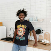Yolks on You Funny Egg Pun Retro Design Tシャツ